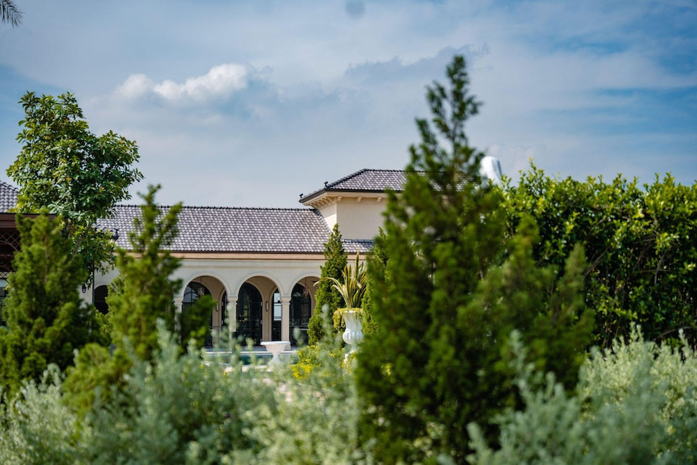 Clubhouse Park Village đã hoàn thiện với những đường nét phong cách Nam Âu.